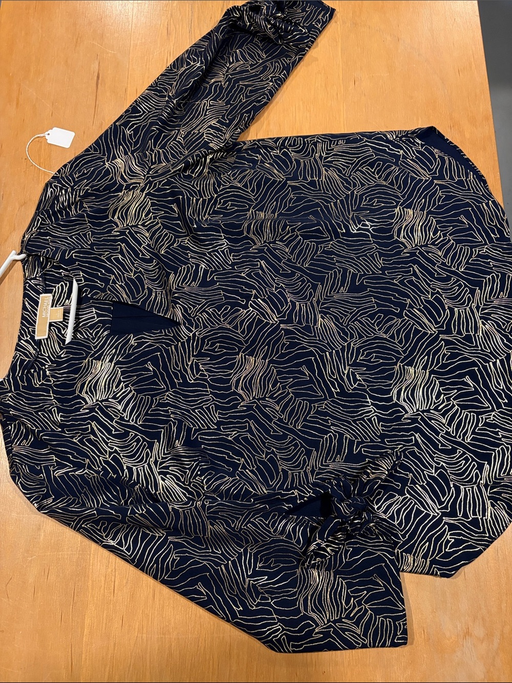 MICHAEL Michael Kors ~ Navy Blue Blouse Shirt Shimmer Gold Abstract Line Print